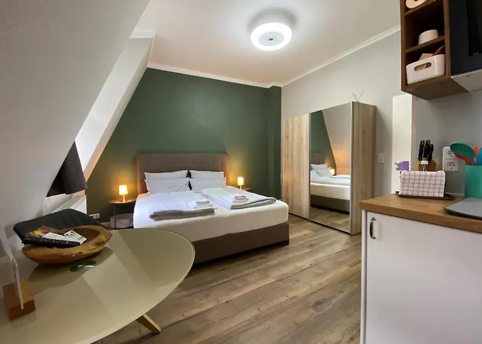 Amaroo - Gaestehaus Potsdam “Charlottenhof”