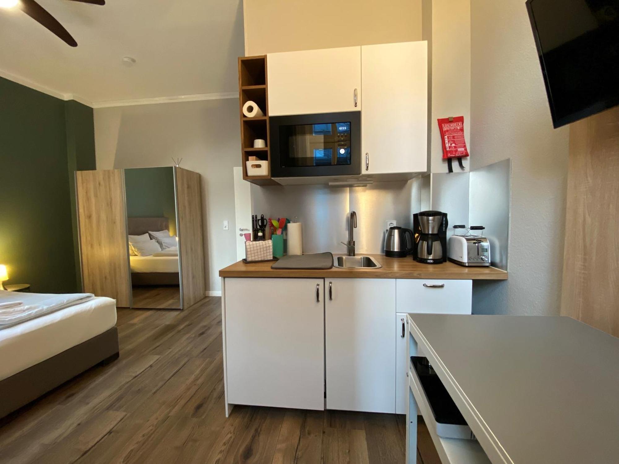 Amaroo - Gaestehaus “charlottenhof” 2*