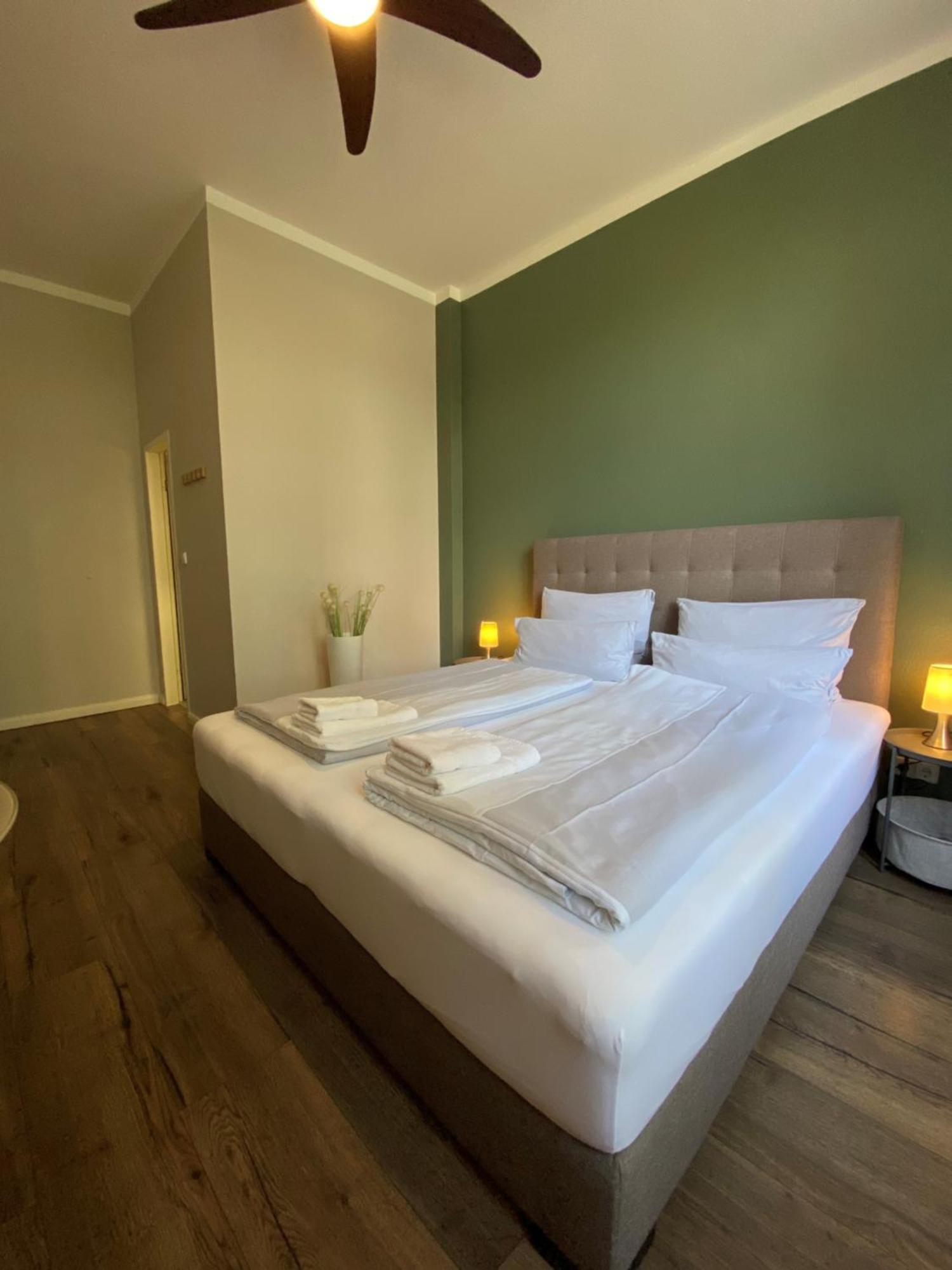 Amaroo - “charlottenhof” 2* Potsdam