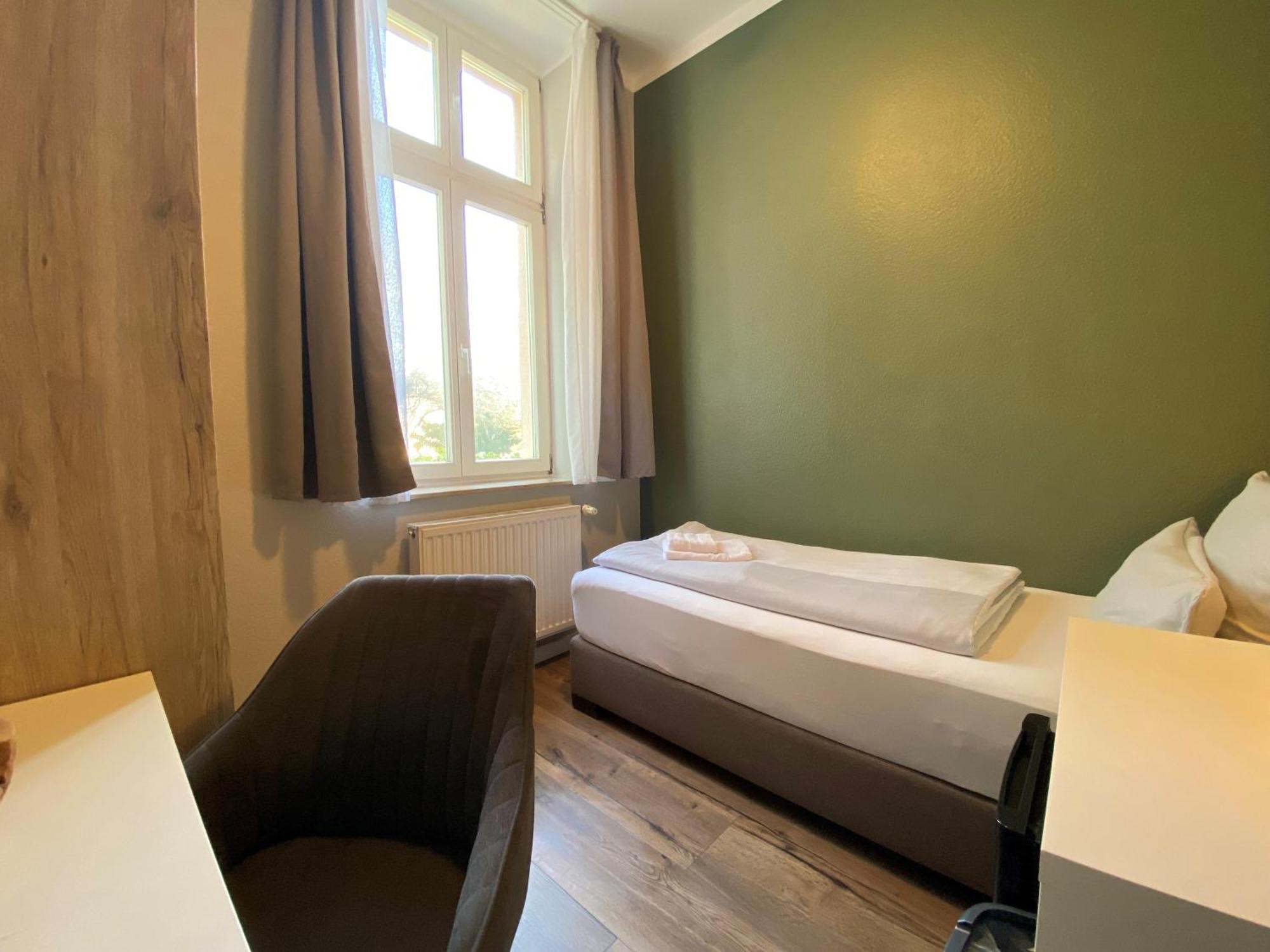 Amaroo - Gaestehaus “charlottenhof” Inn