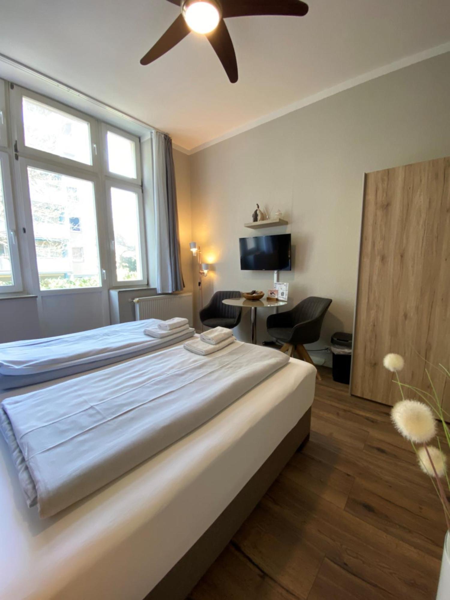 Amaroo - Gaestehaus “charlottenhof” Inn Potsdam