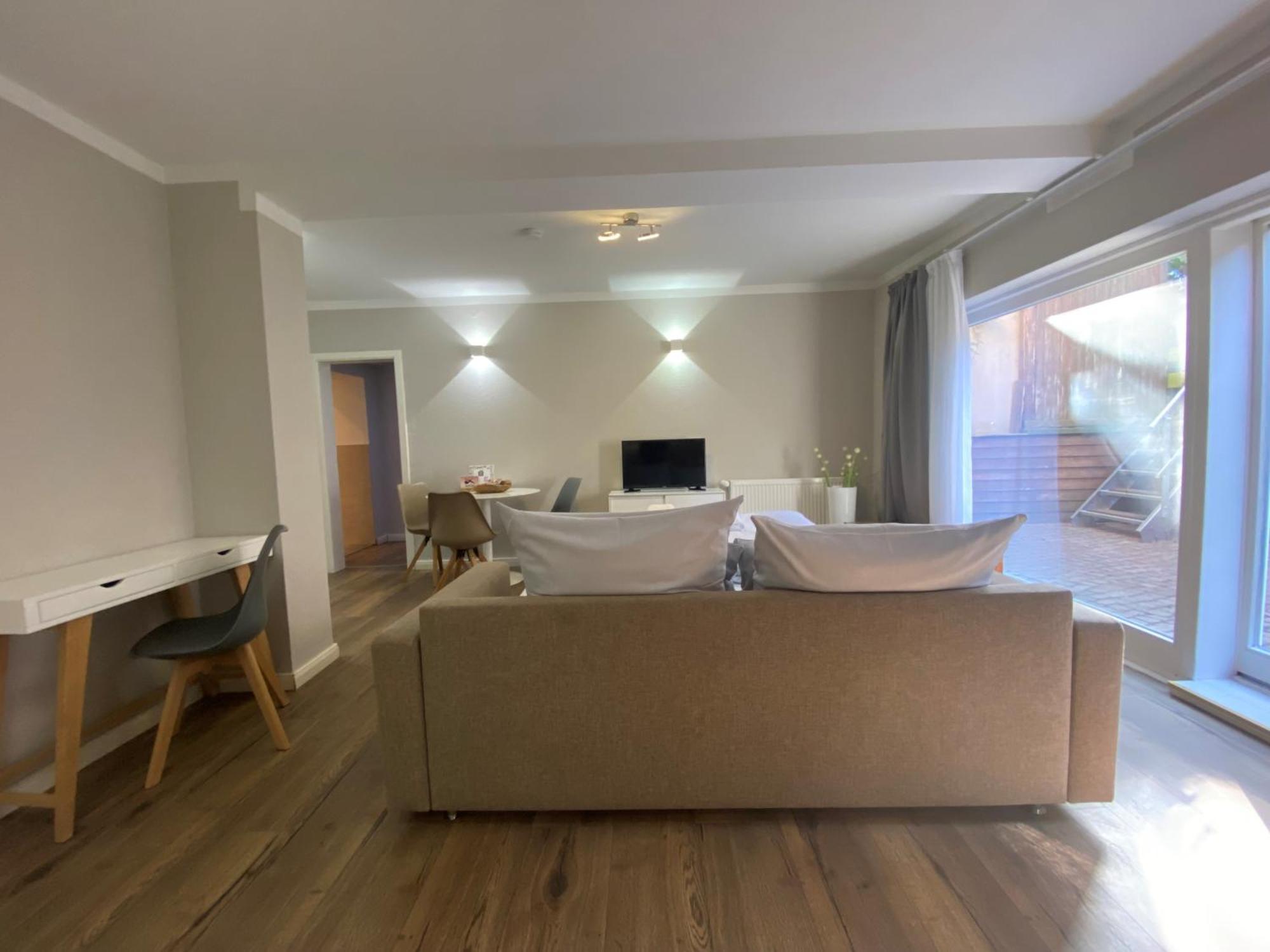 Amaroo - “charlottenhof” 2*