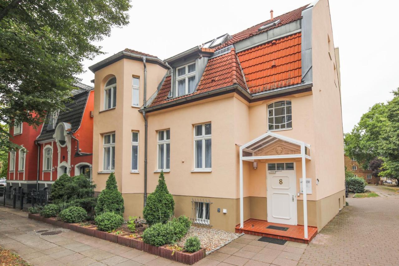 Amaroo - “charlottenhof” 2* Potsdam